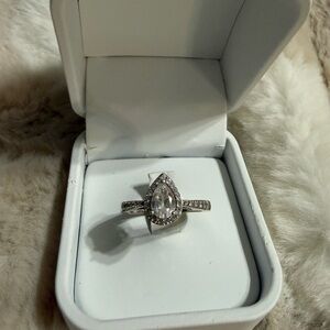 Sparkling Silver Teardrop Ring